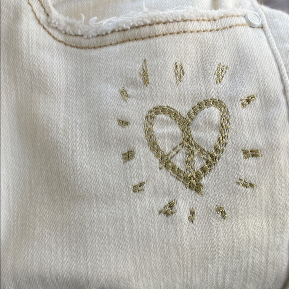 Desigual White Denim with Tan Stitching. Size 26, inseam:‎ 26.5 in. Rise 9 in - Picture 6 of 6